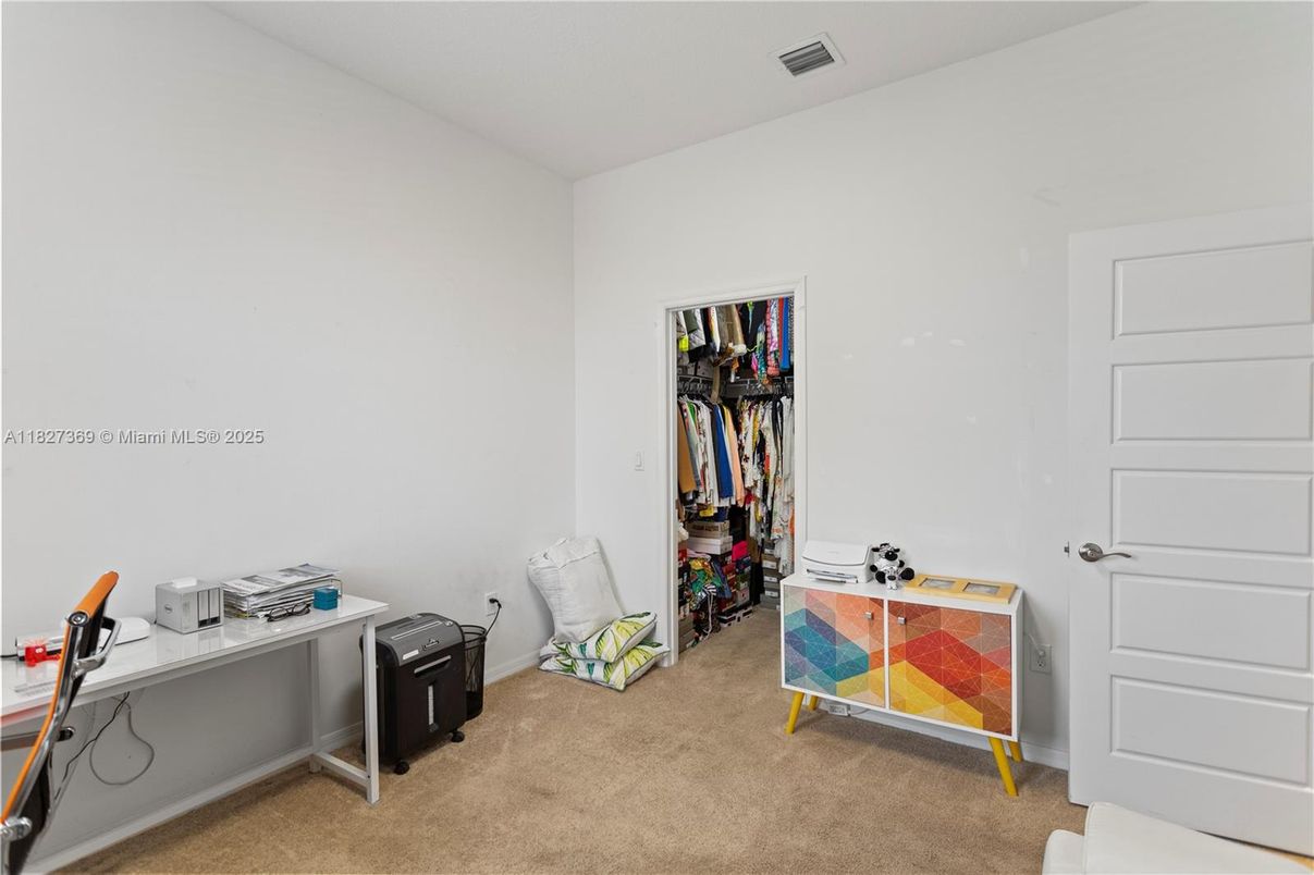 Home Office, Interior