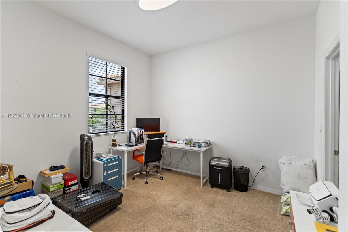 Home Office, Interior