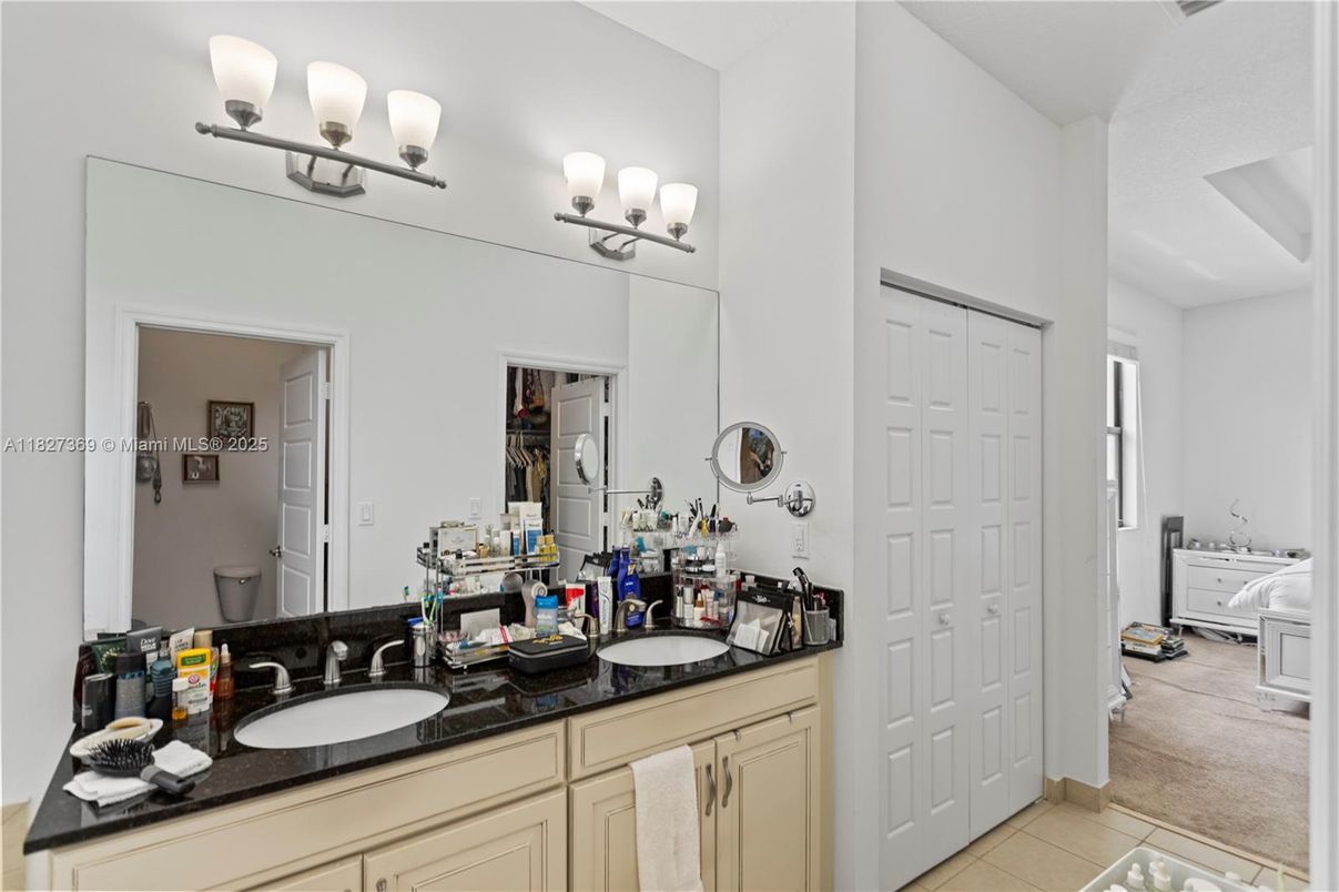 Bathroom, Dual Sink Vanities, Interior