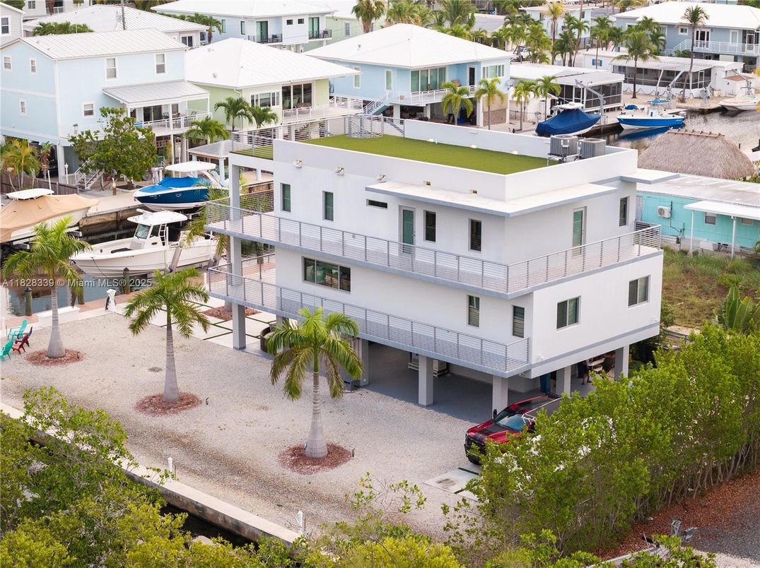 Exterior, Drone