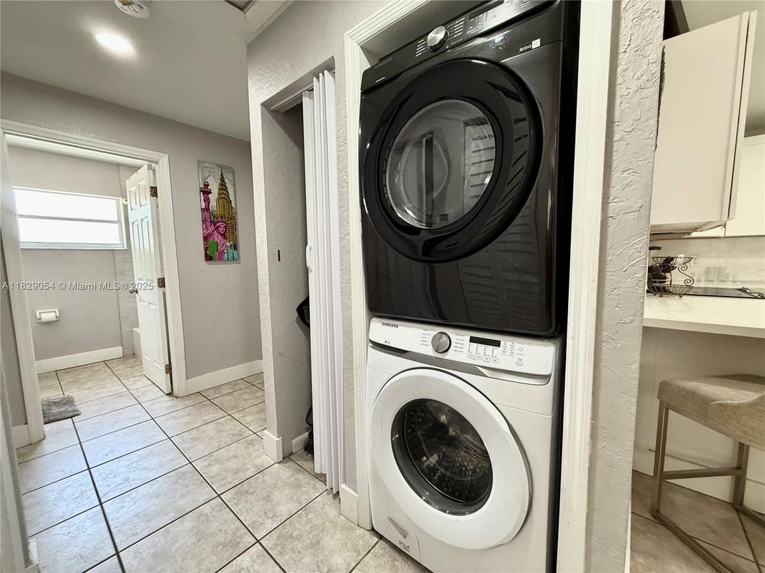 Interior, Recessed Lighting, Utility Closets, Washer