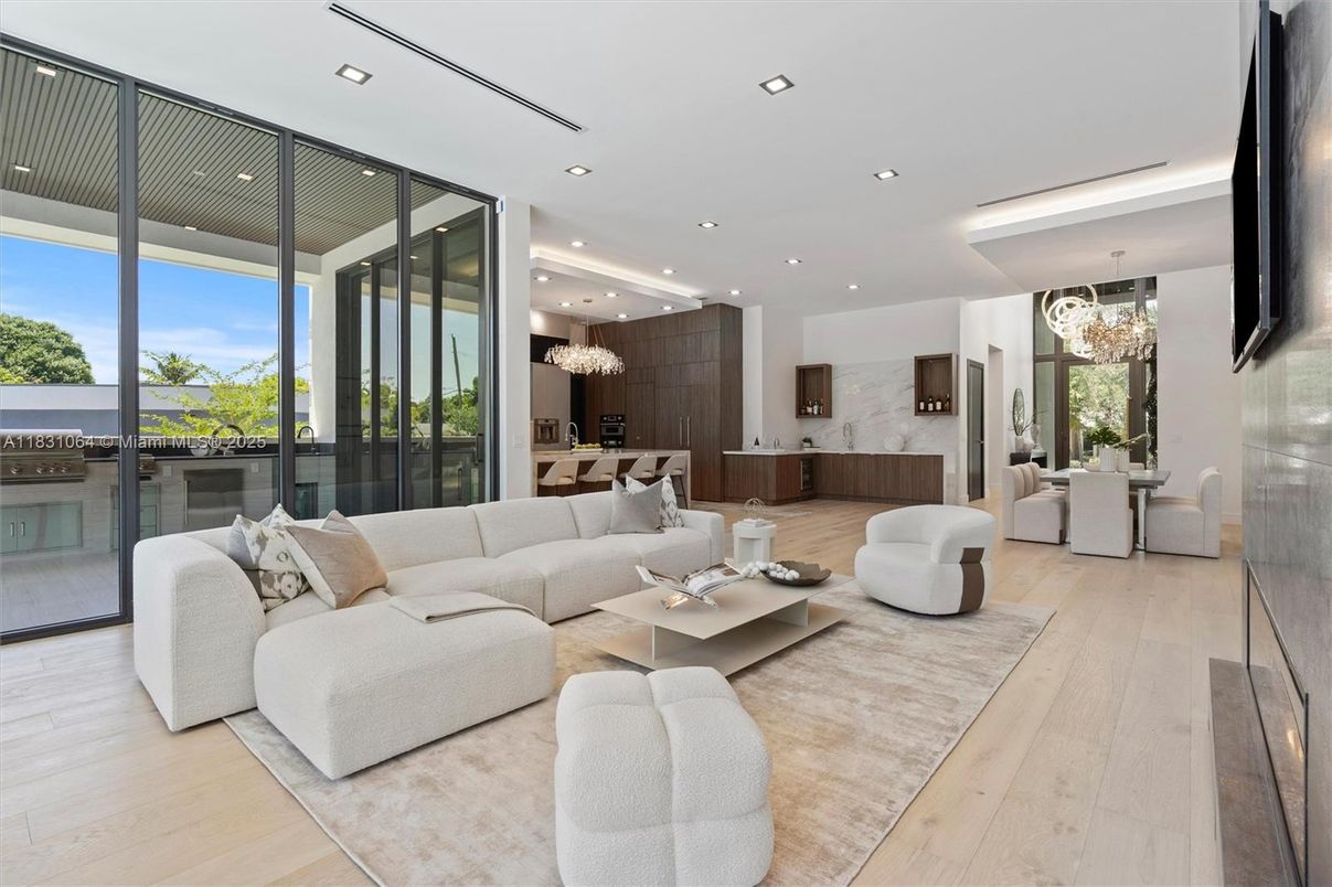 Chandelier, Dining room, Interior, Living room, Recessed Lighting, Wood Texture Flooring