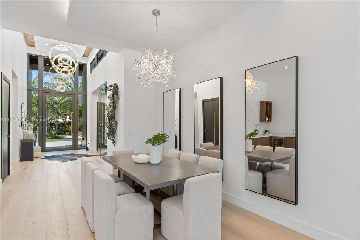 Chandelier, Dining room, Interior, Recessed Lighting, Wood Texture Flooring