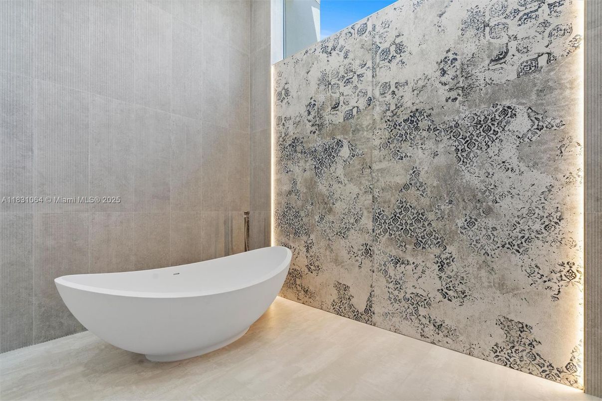 Bathroom, Free Standing Baths, Interior