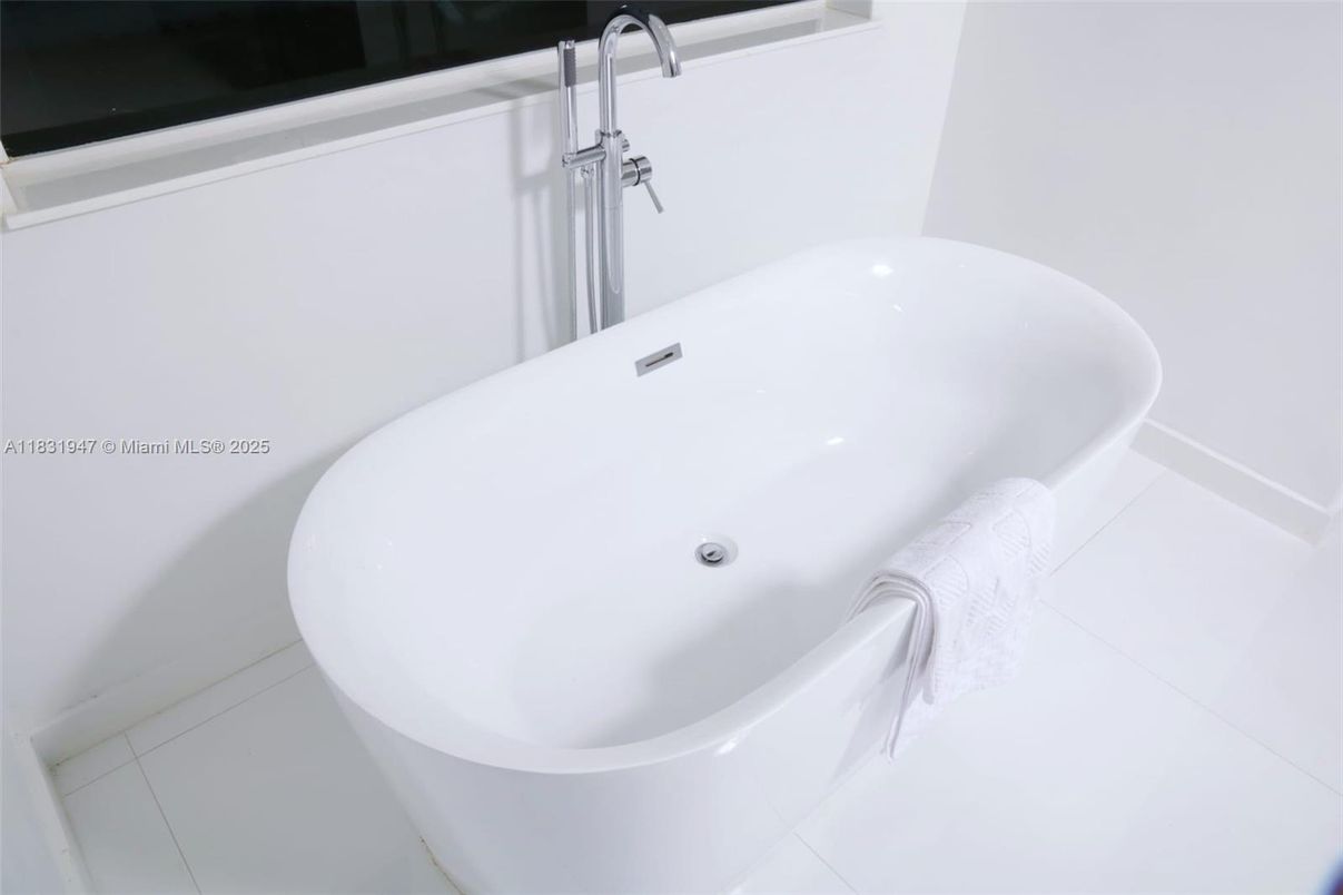 Bathroom, Free Standing Baths, Interior