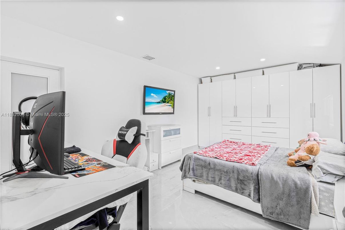 Bedroom, Interior, Marble, Recessed Lighting