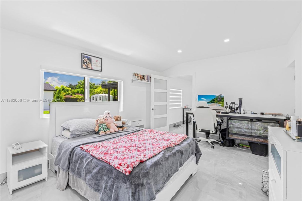 Bedroom, Home Office, Interior, Marble, Recessed Lighting