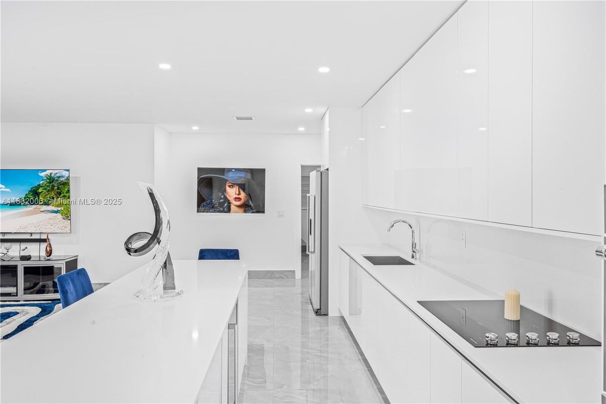 Interior, Kitchen, Recessed Lighting, Water