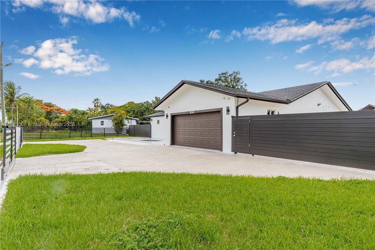 Backyard, Detached Garage, Exterior
