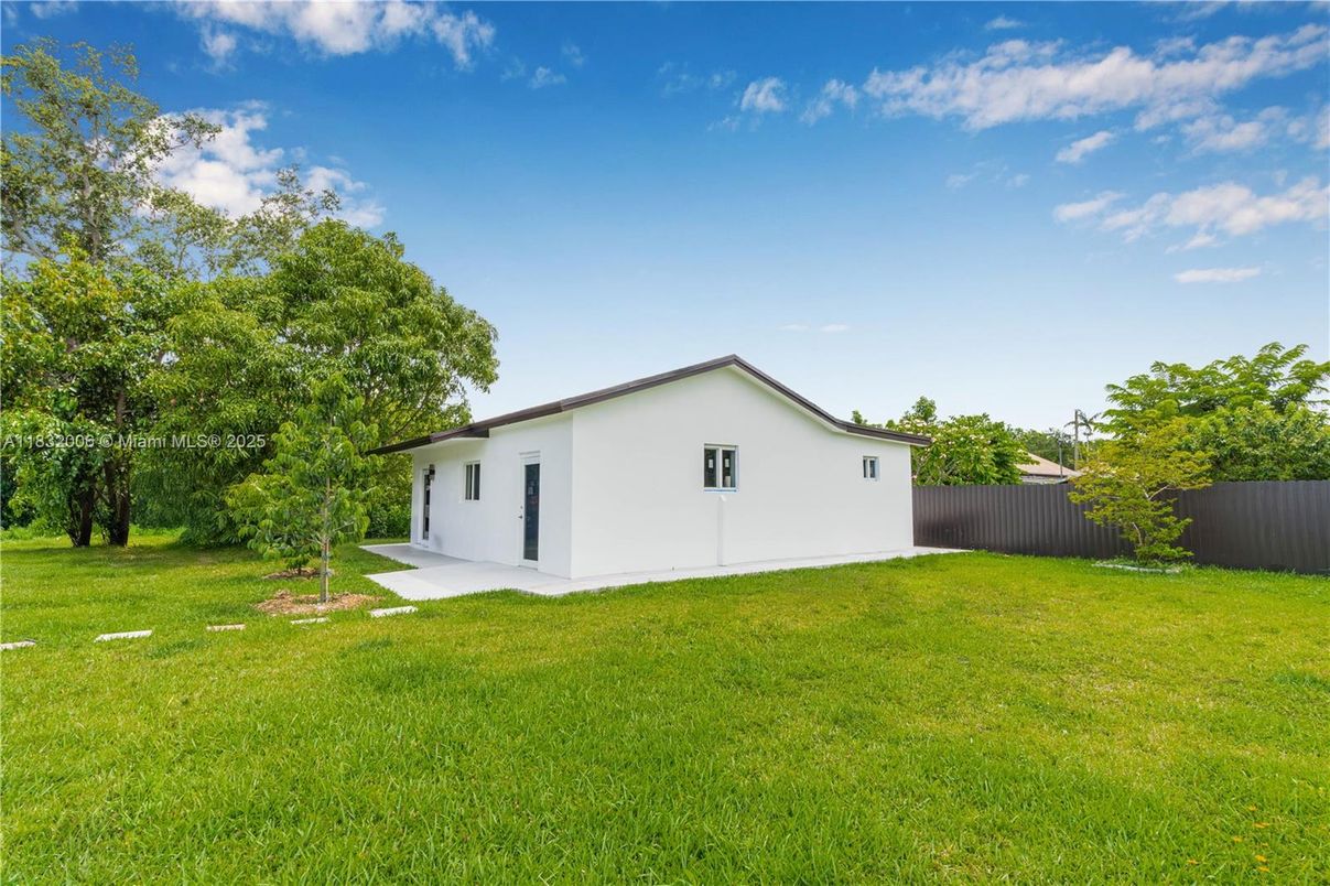 Backyard, Exterior
