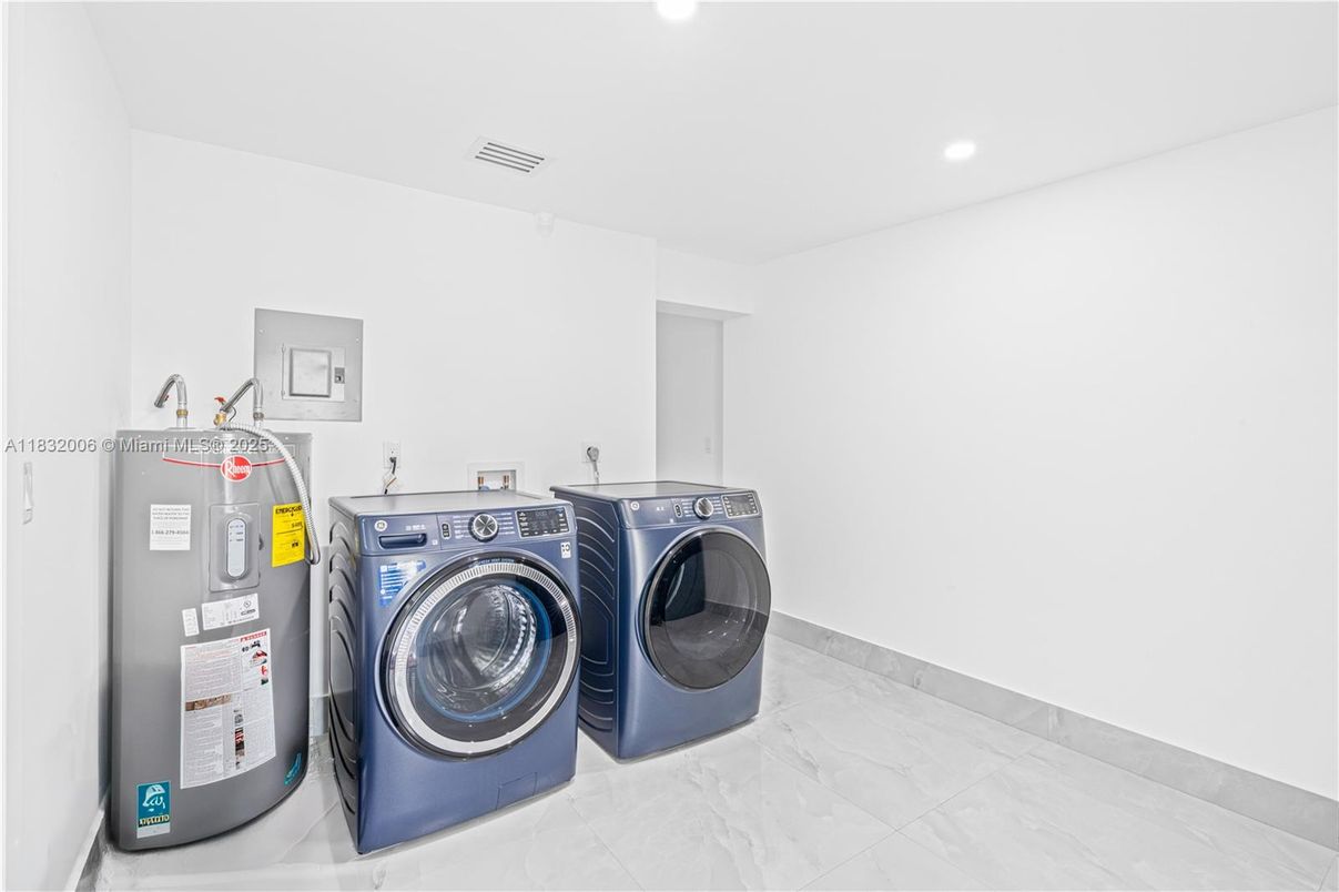 Interior, Marble, Recessed Lighting, Washer
