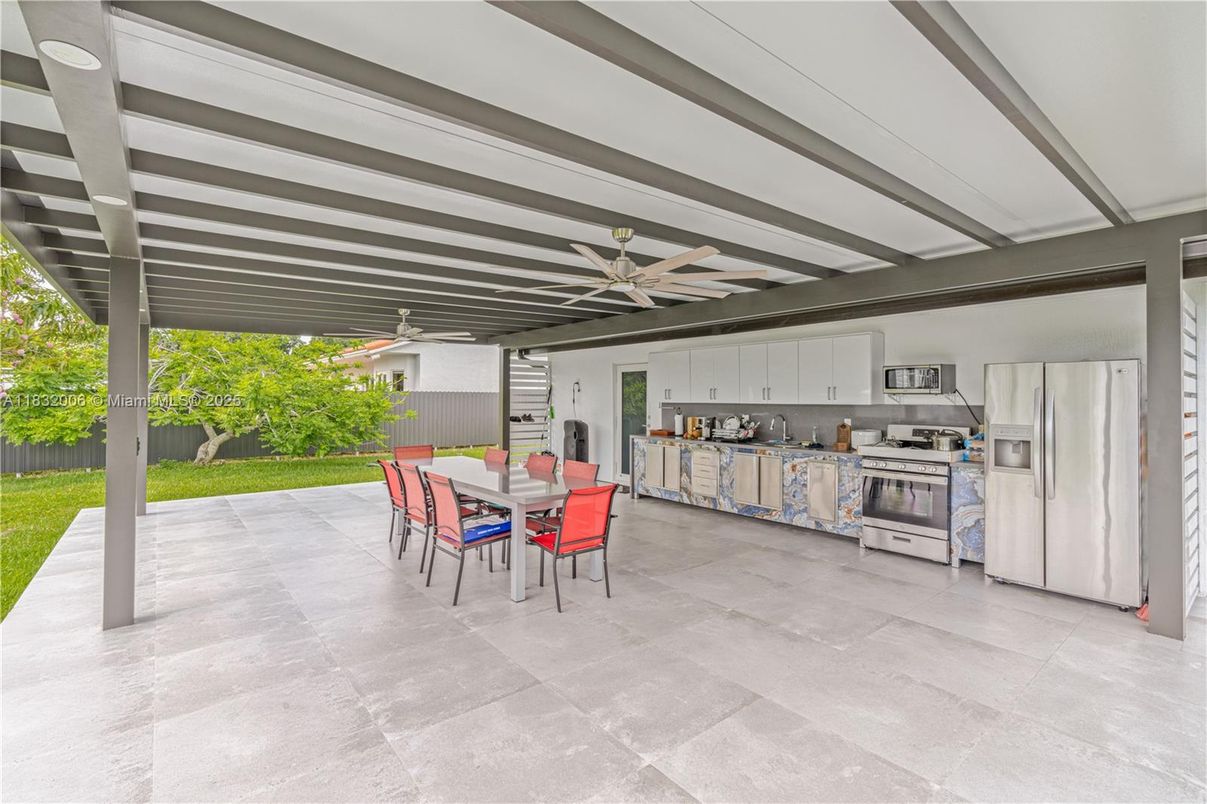 Exterior, Stainless Steel Appliances