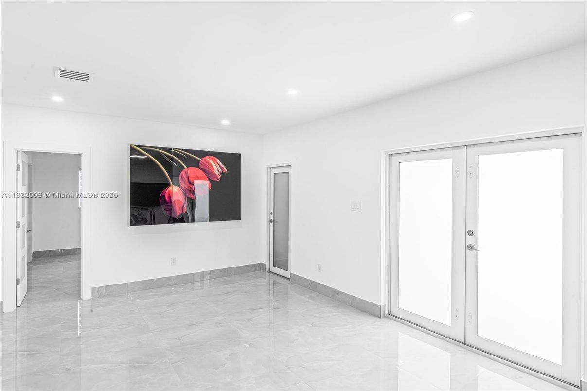 Empty room, Interior, Marble, Recessed Lighting