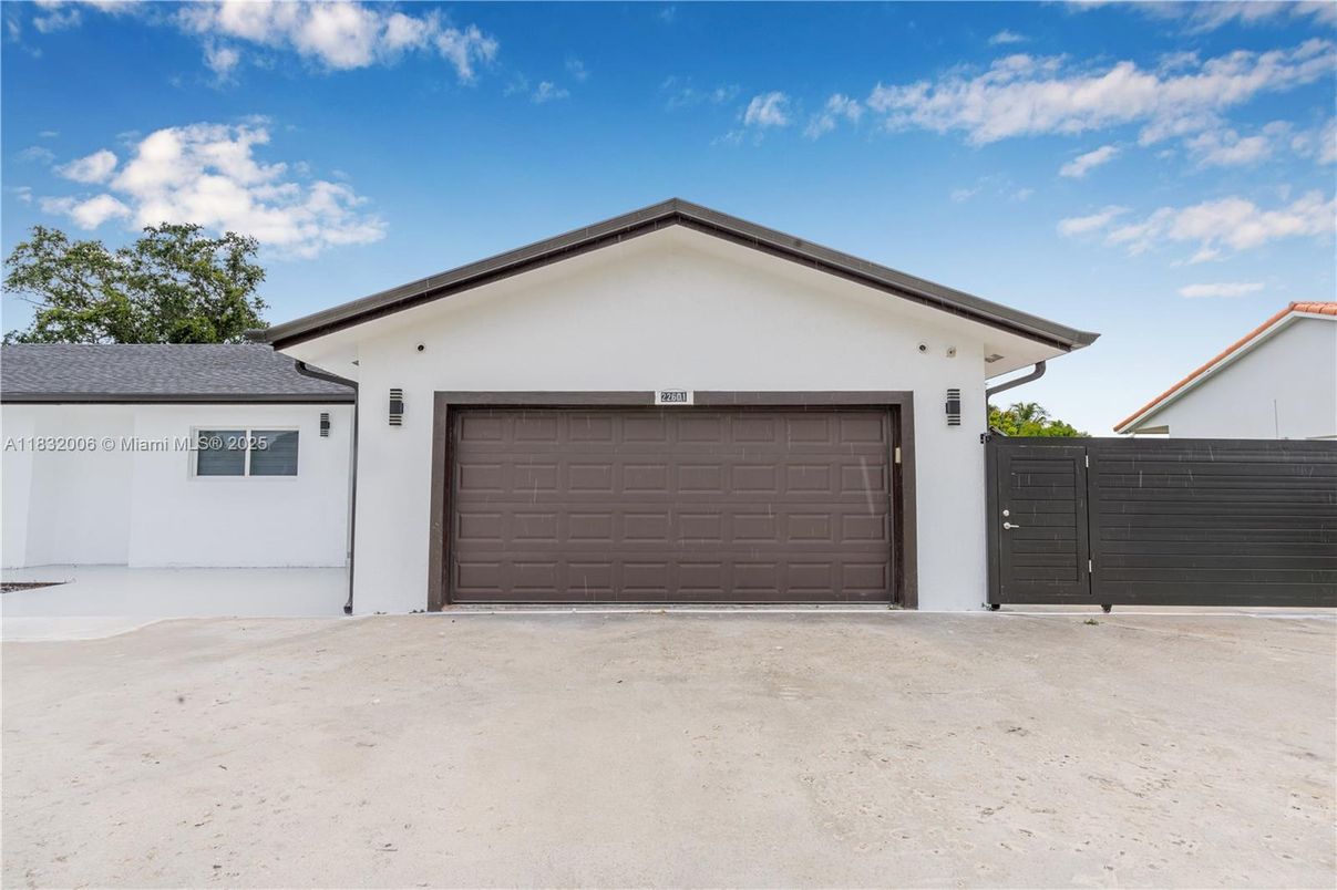 Detached Garage, Exterior