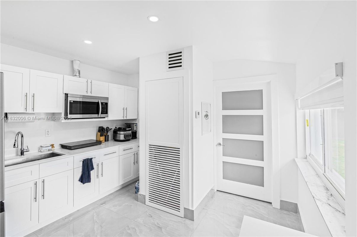 Interior, Kitchen, Marble, Recessed Lighting