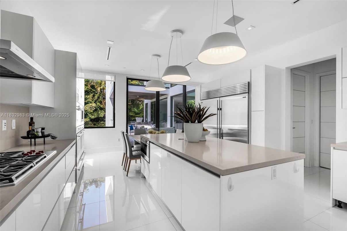 Dining room, Interior, Kitchen, Pendant Lights, Recessed Lighting, Stainless Steel Appliances