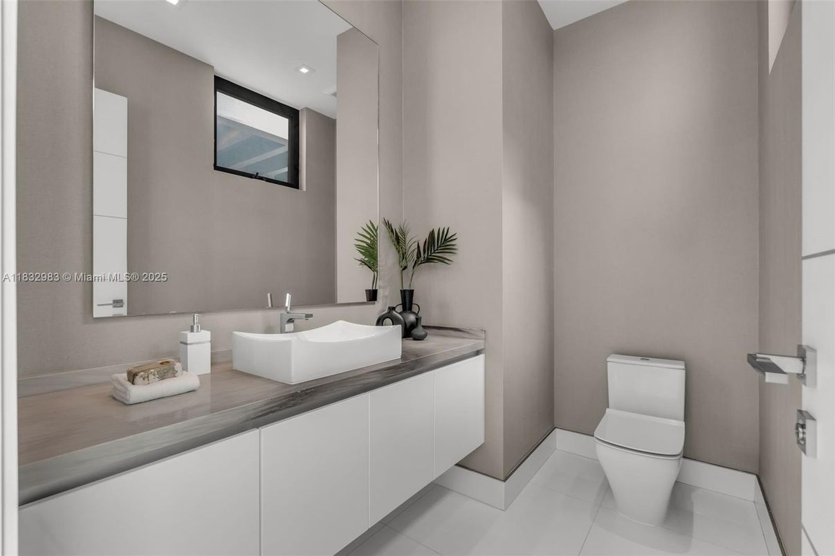 Bathroom, Interior, Recessed Lighting
