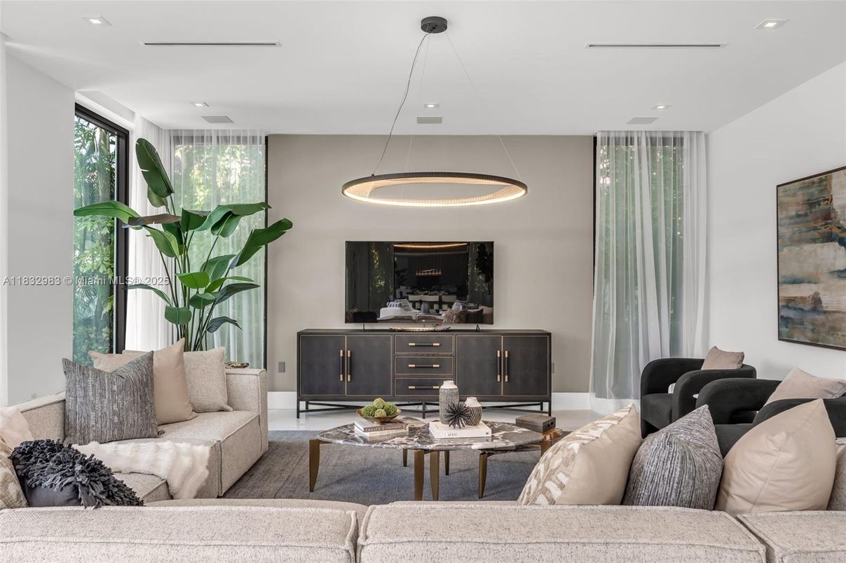 Interior, Living room, Pendant Lights, Recessed Lighting