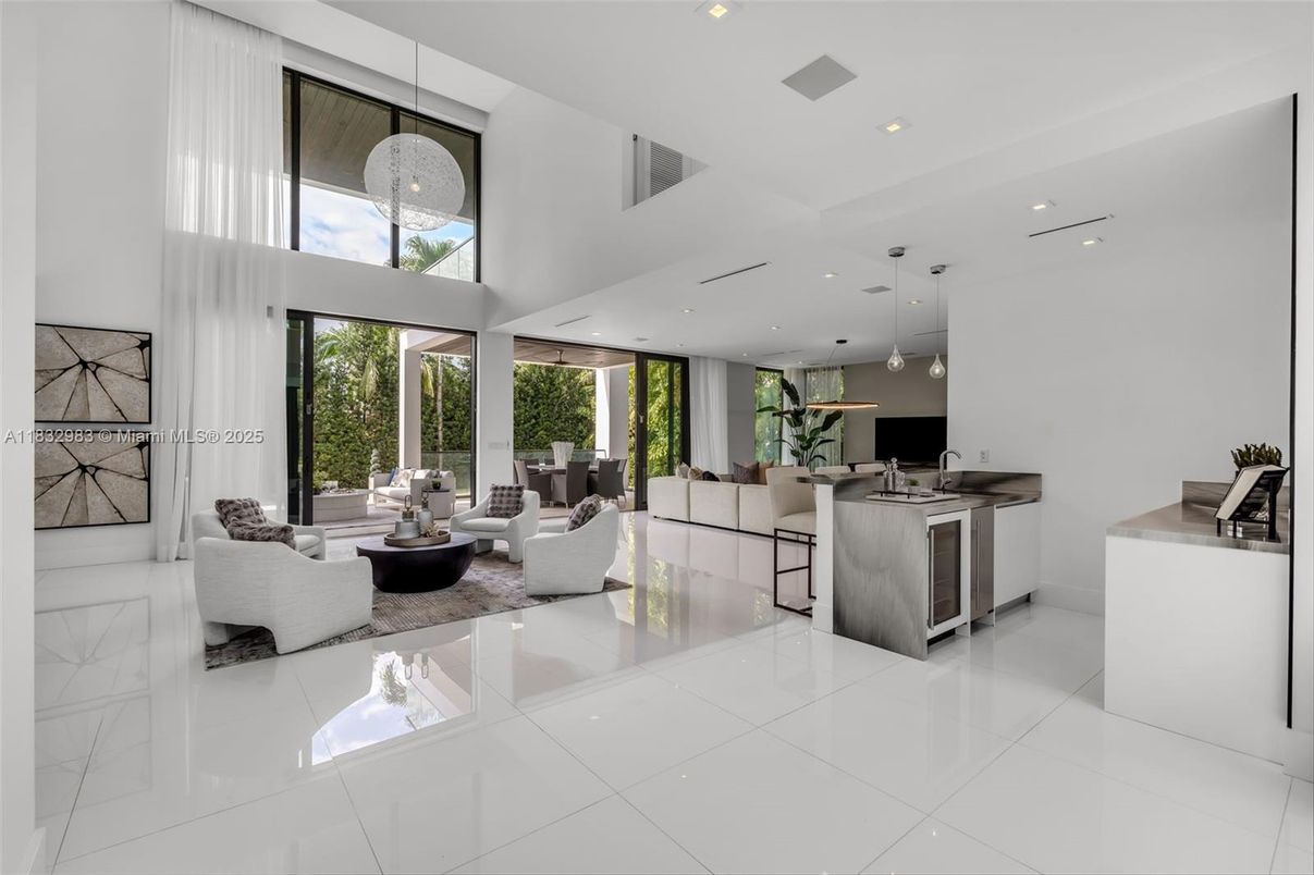Dining room, Interior, Living room, Pendant Lights, Recessed Lighting