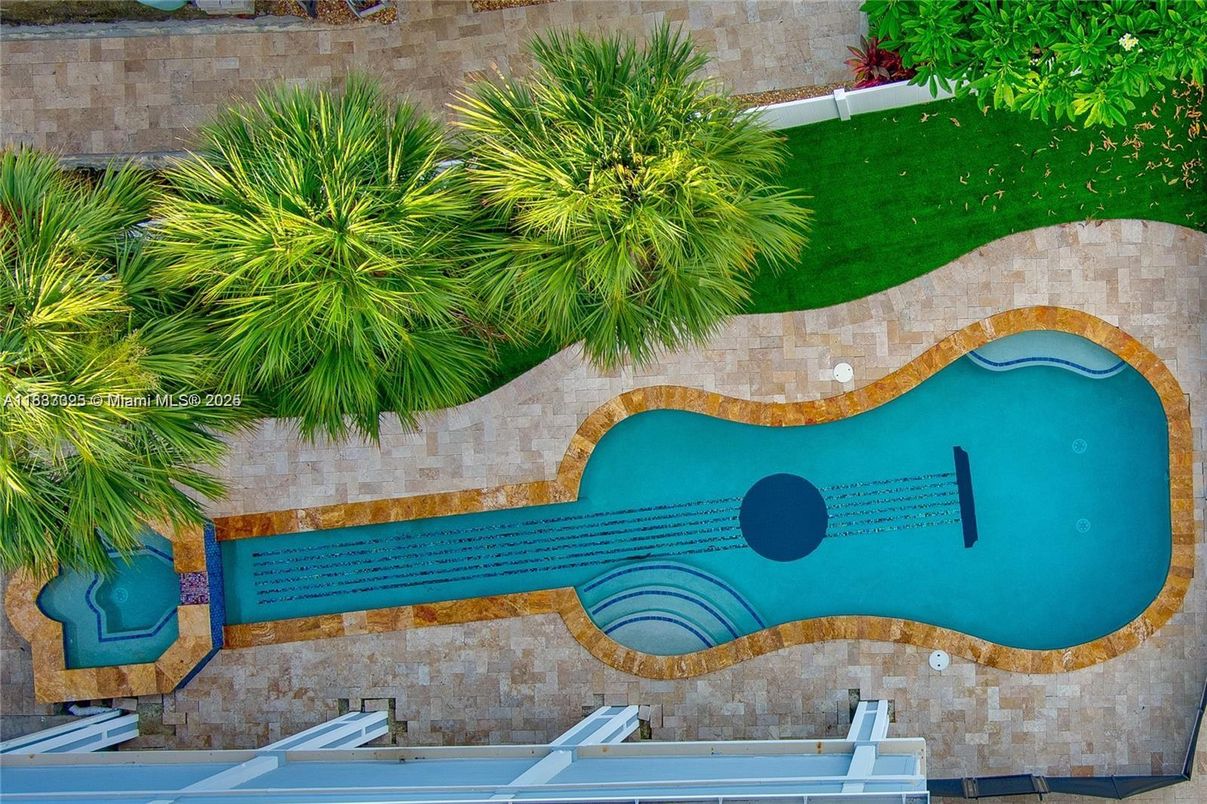 Exterior, Pool