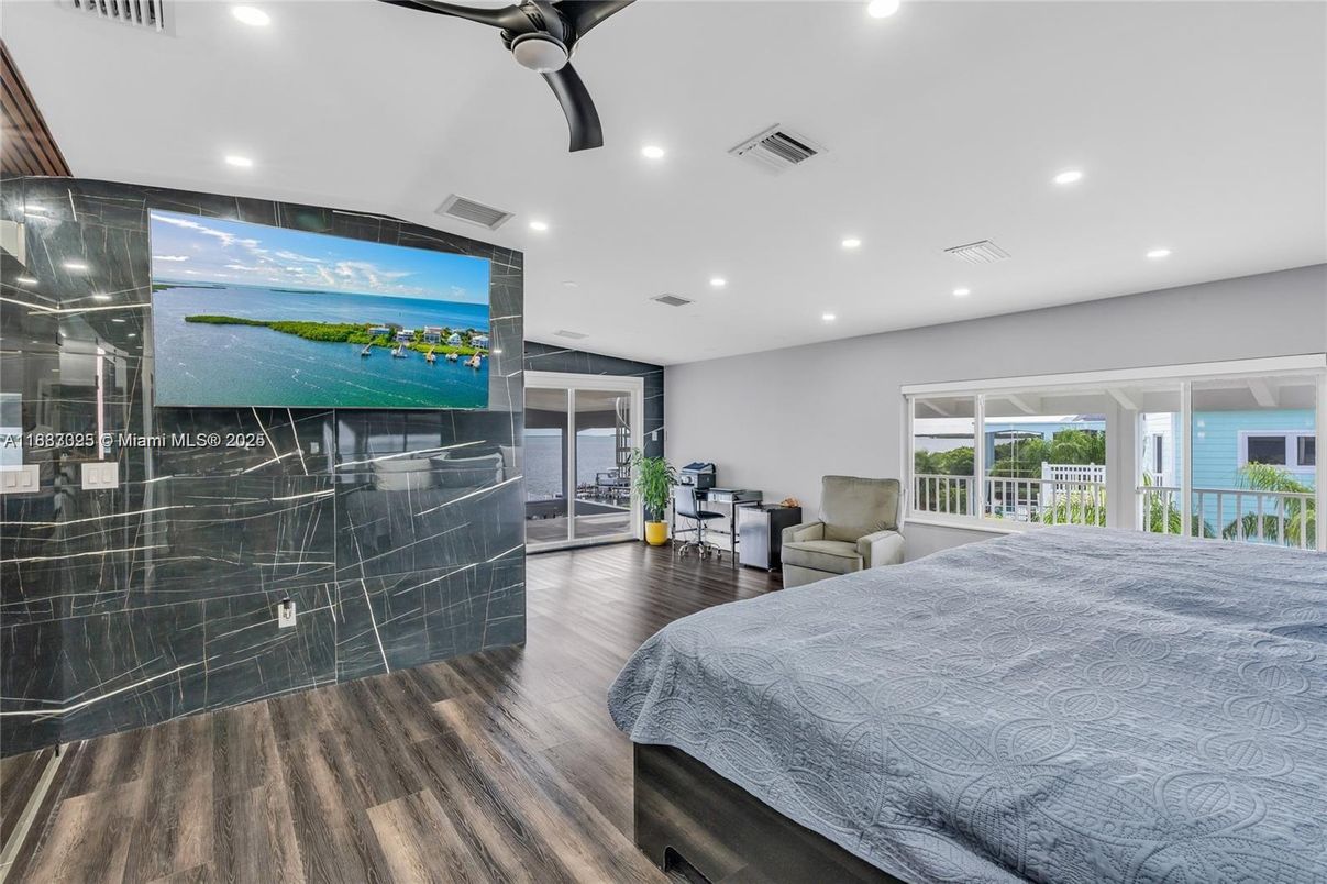 Bedroom, Interior, Recessed Lighting, Water, Wood Texture Flooring