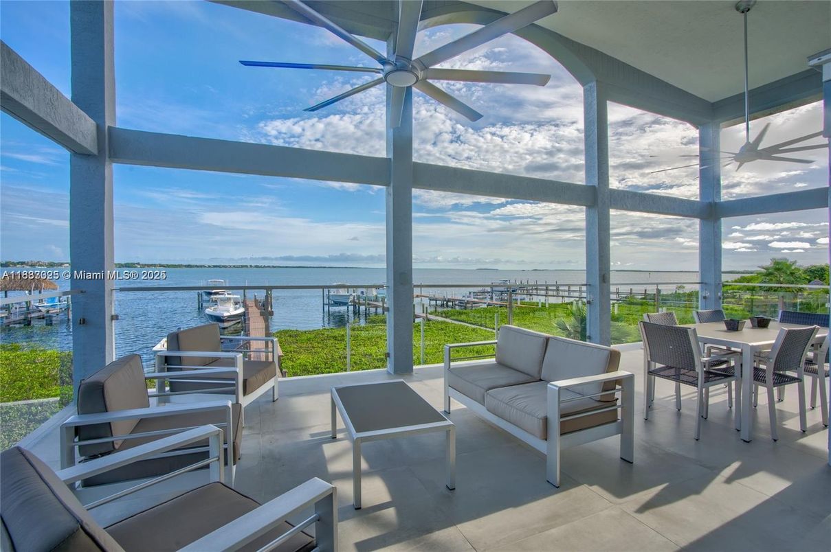 Interior, Sun Room, Water