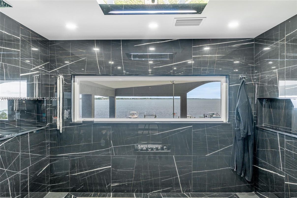 Bathroom, Interior, Marble Walls, Recessed Lighting, Water
