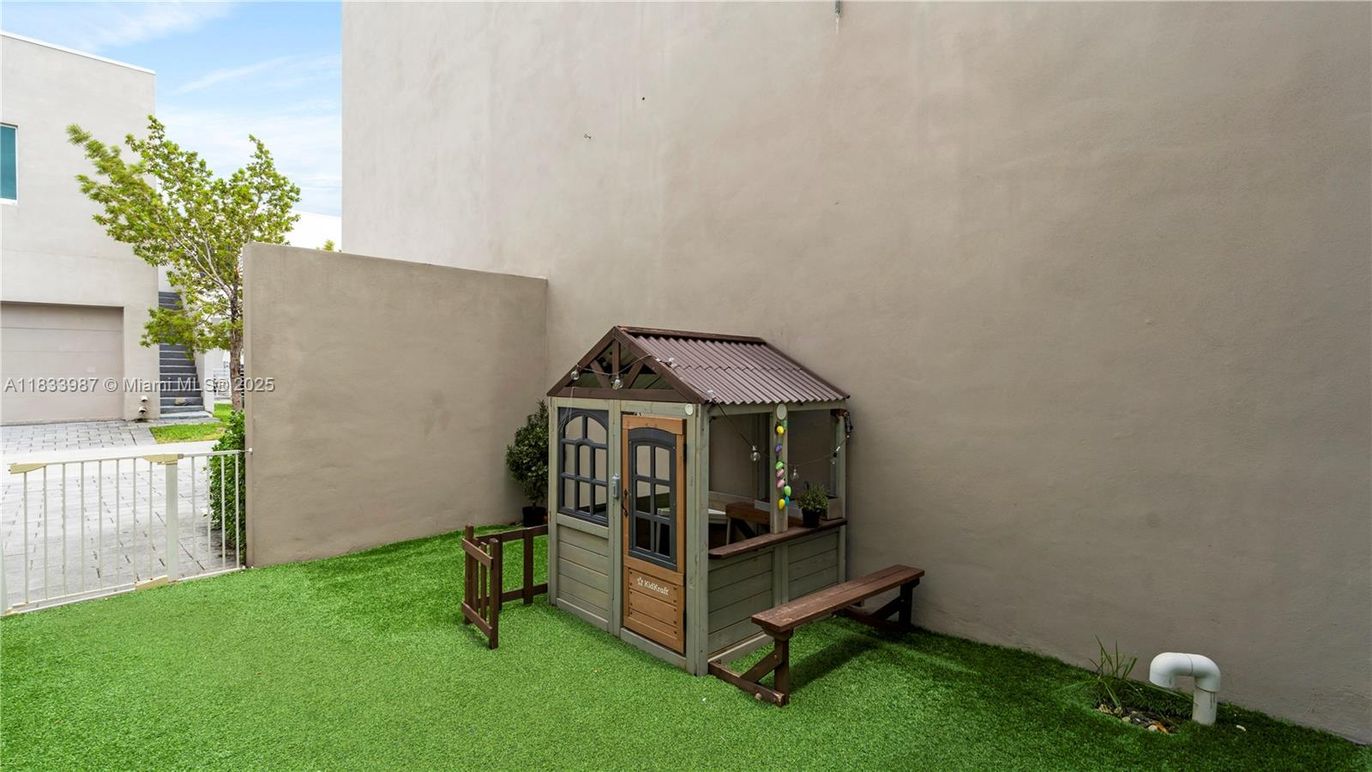 Backyard, Exterior