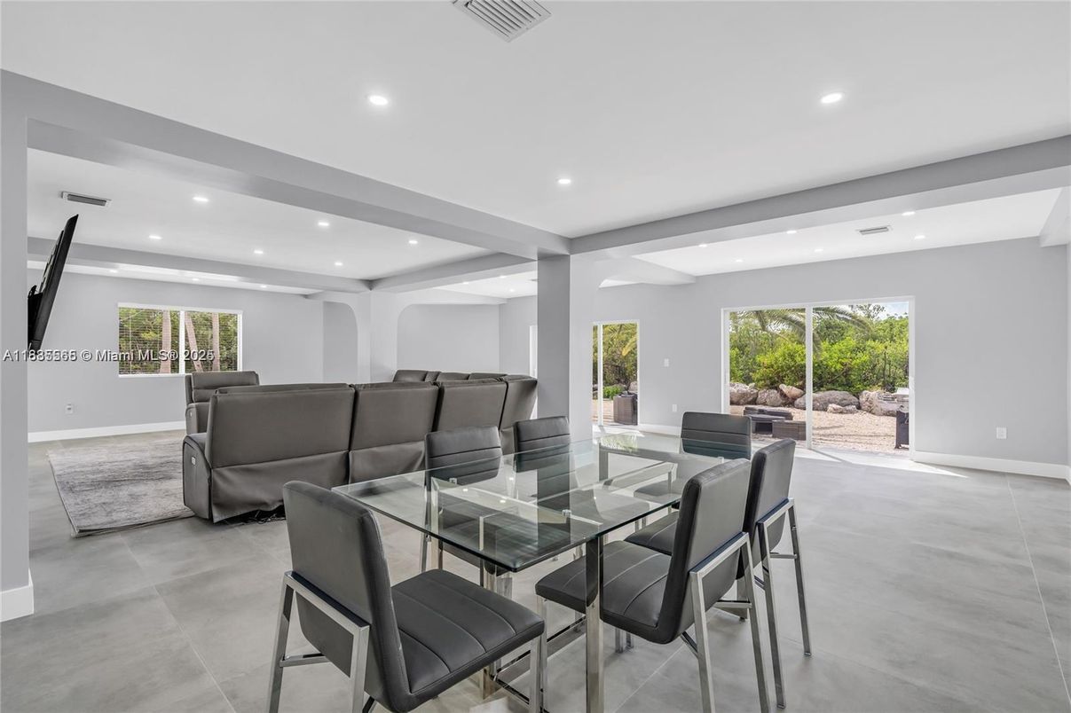 Dining room, Interior, Living room, Recessed Lighting
