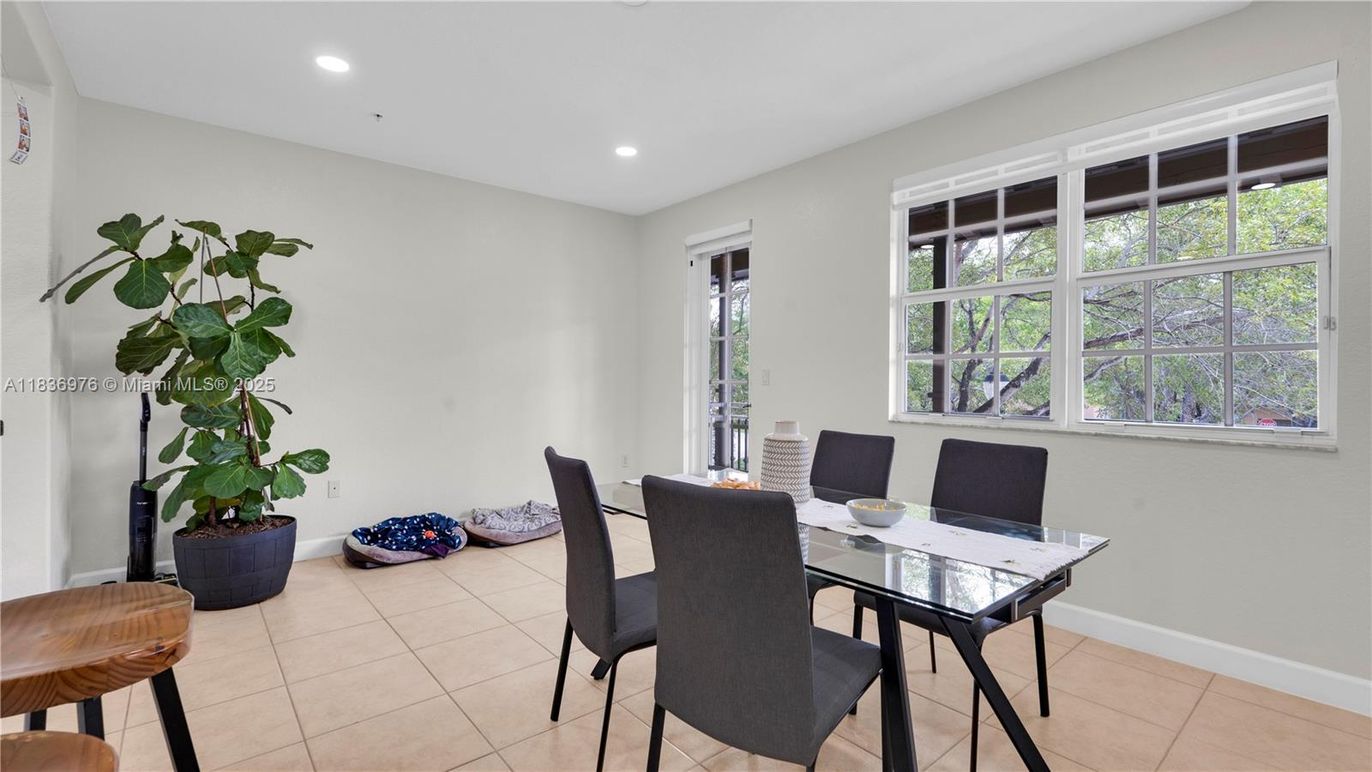 Dining room, Interior, Recessed Lighting