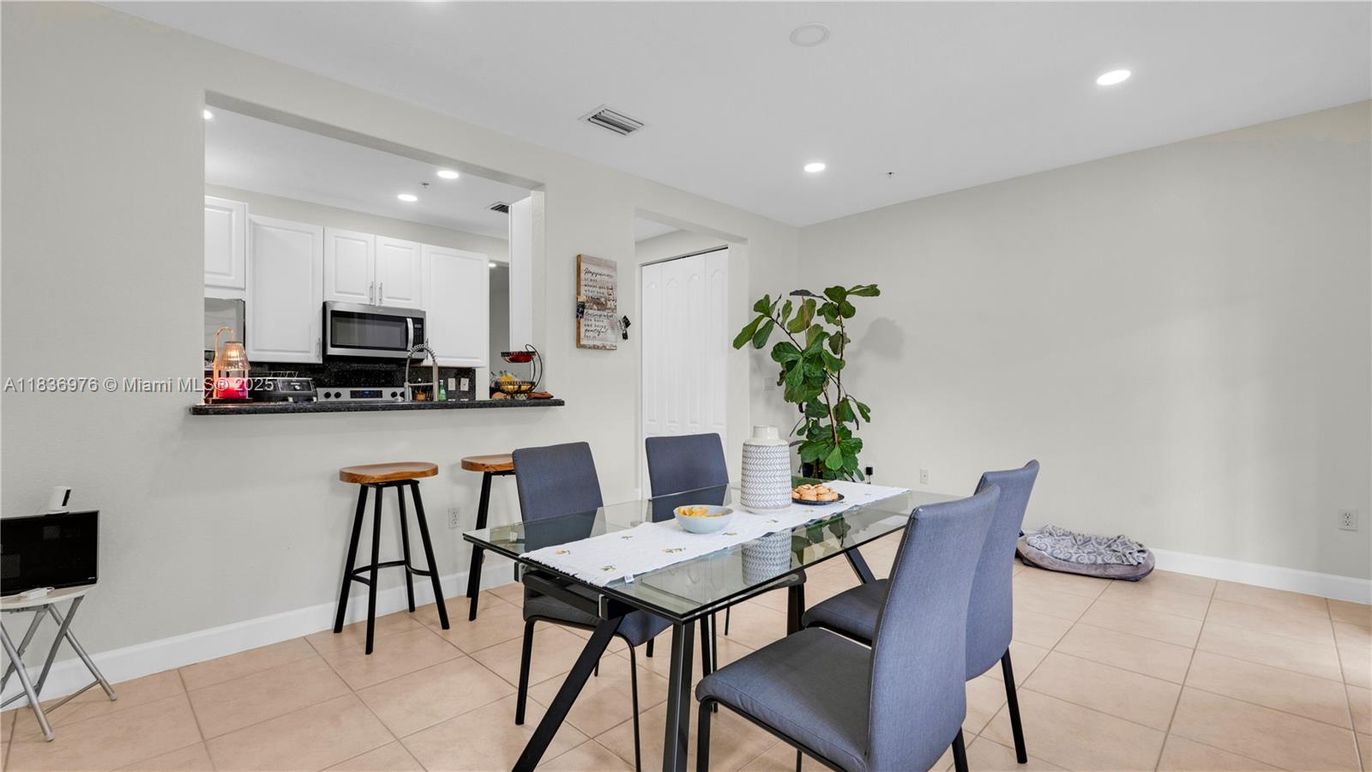 Dining room, Interior, Kitchen, Recessed Lighting, Stainless Steel Appliances