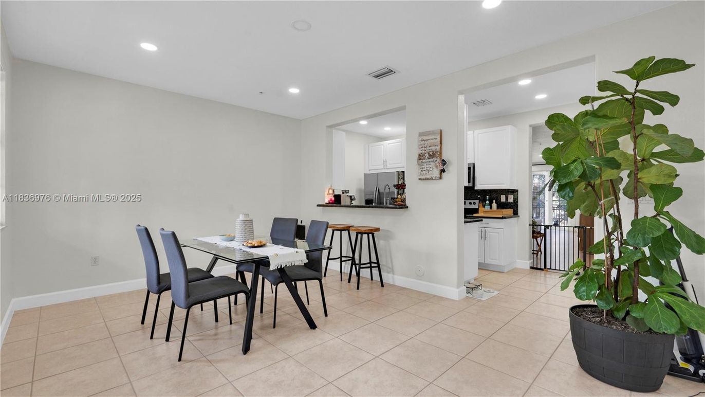Dining room, Interior, Kitchen, Recessed Lighting