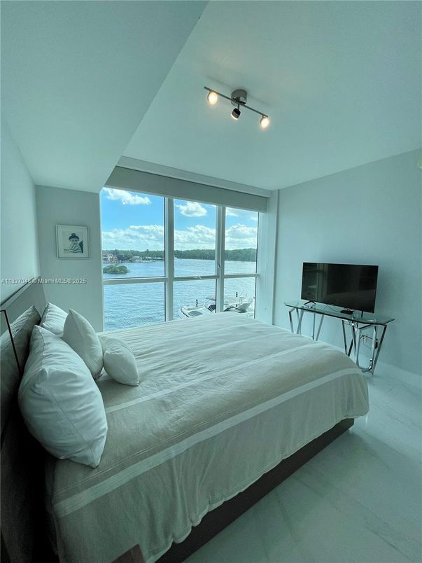 Bedroom, Interior, Water