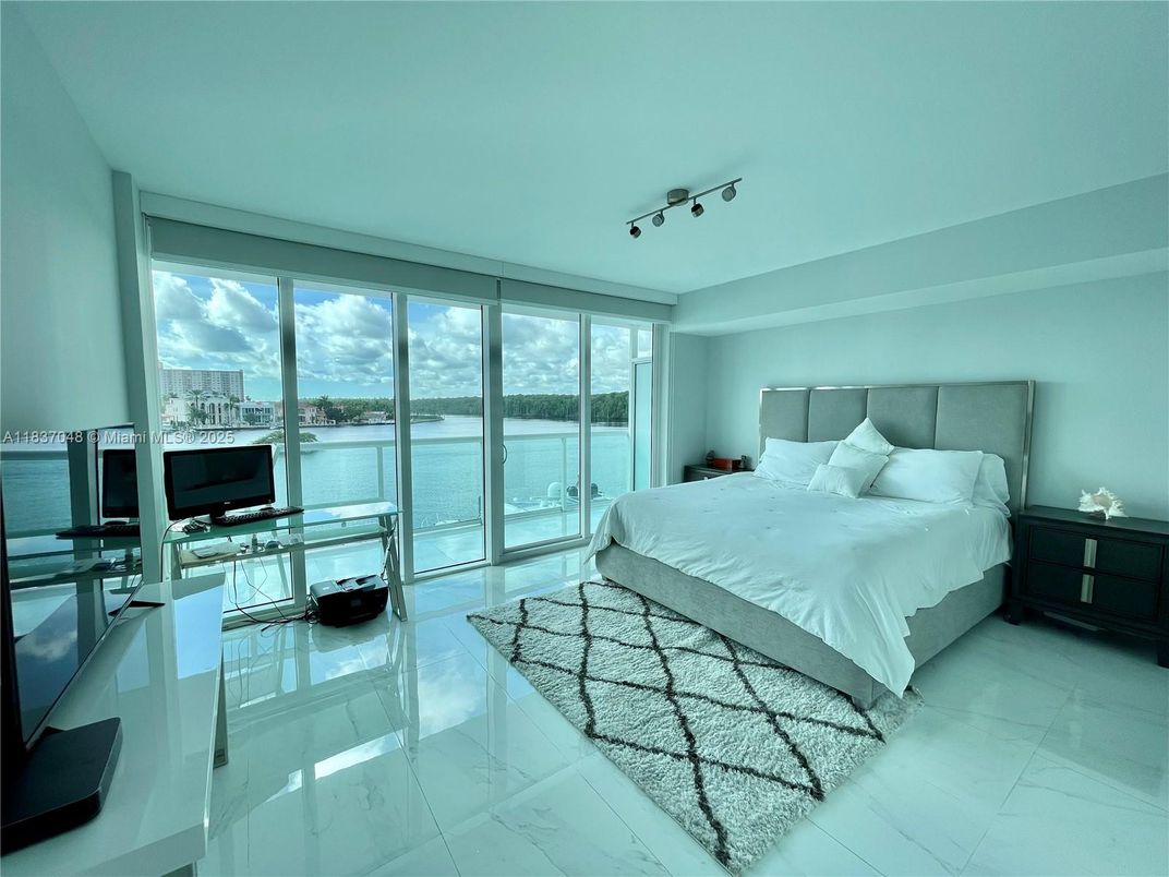 Bedroom, Interior, Marble, Water