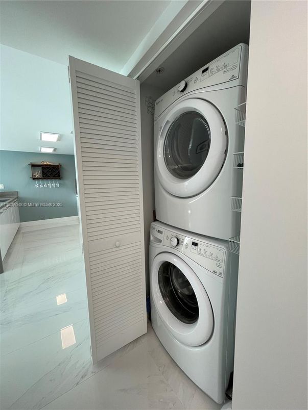Interior, Marble, Utility Closets, Washer