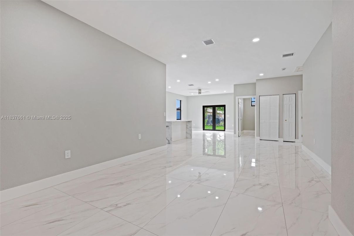 Empty room, Interior, Marble, Recessed Lighting
