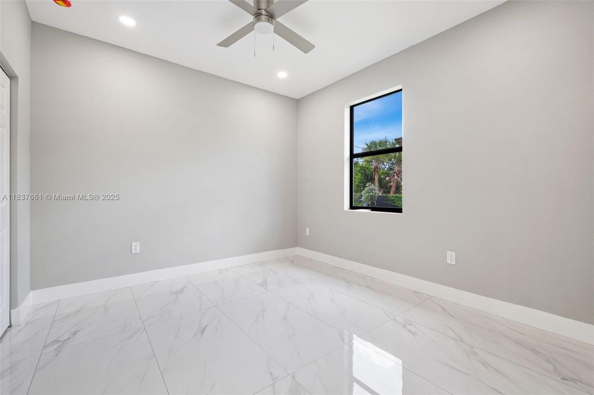 Empty room, Interior, Marble, Recessed Lighting