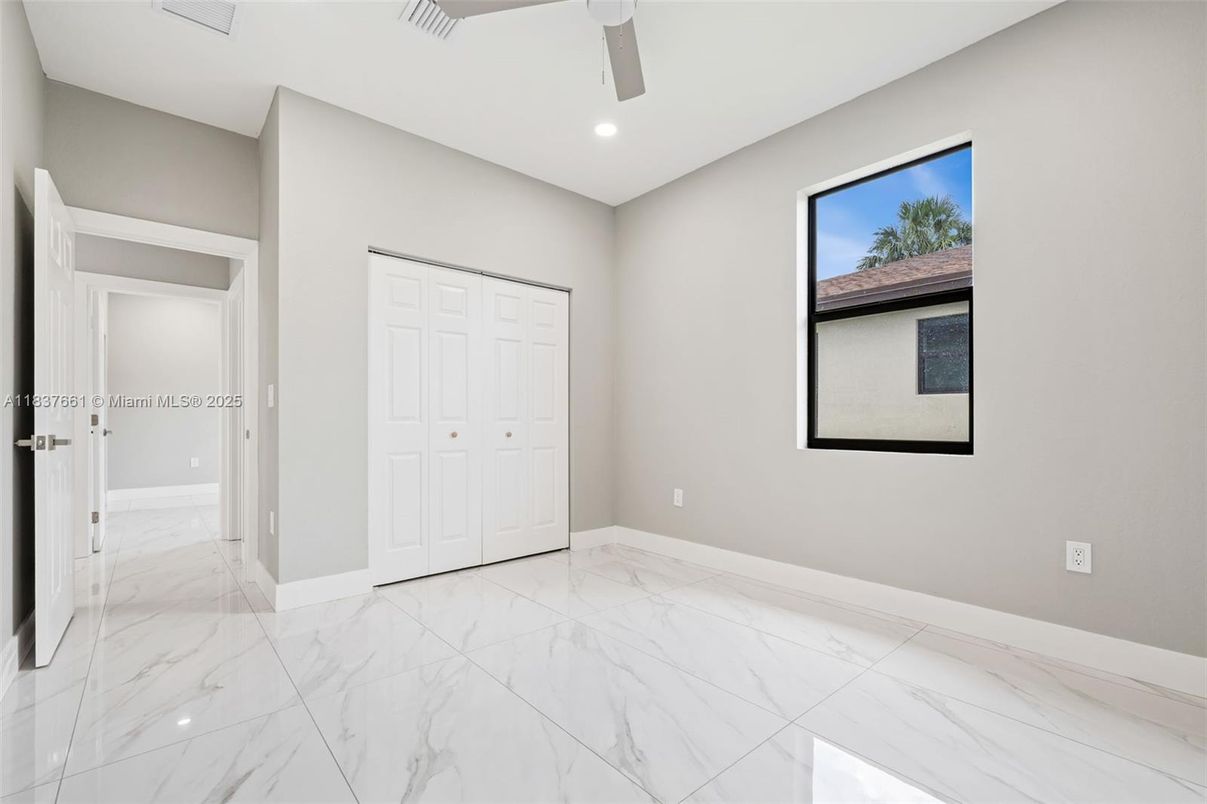Empty room, Interior, Marble, Recessed Lighting