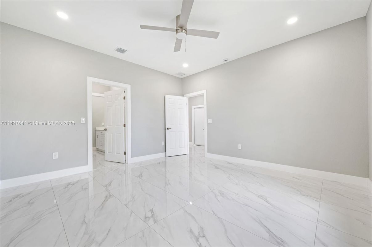 Empty room, Interior, Marble, Recessed Lighting
