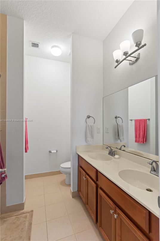 Bathroom, Dual Sink Vanities, Interior