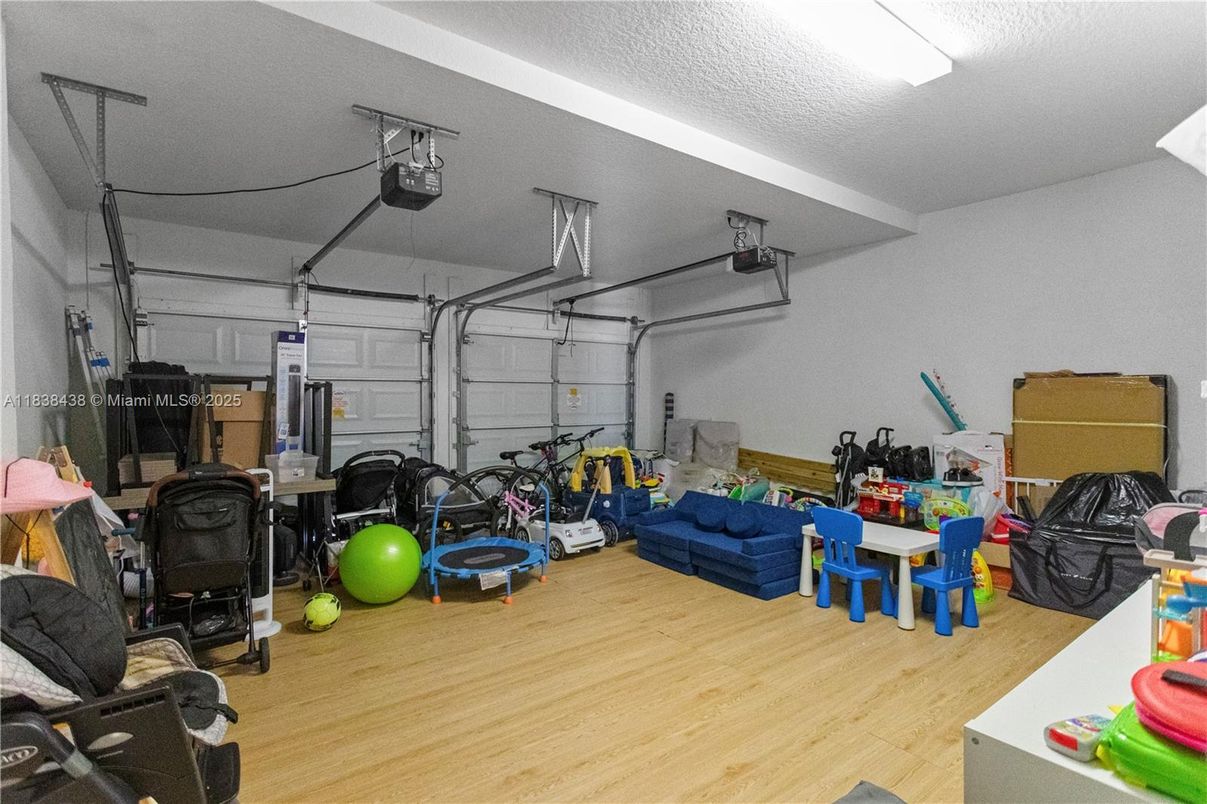 Fitness Equipment, Garage, Interior, Wood Texture Flooring