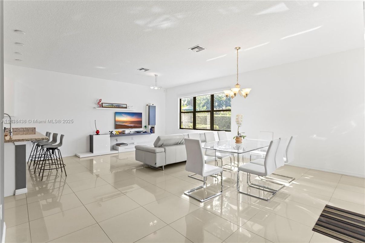 Dining room, Interior, Living room, Pendant Lights