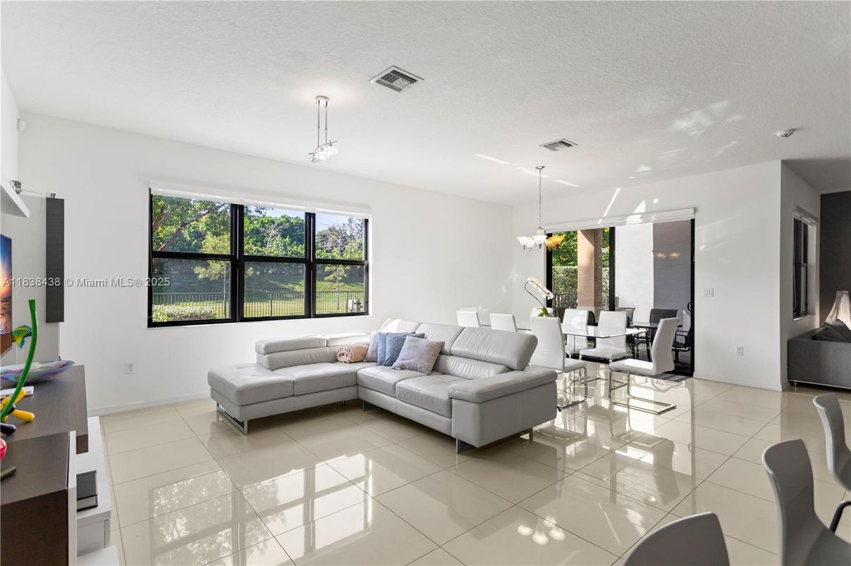 Chandelier, Dining room, Interior, Living room, Pendant Lights, Recessed Lighting