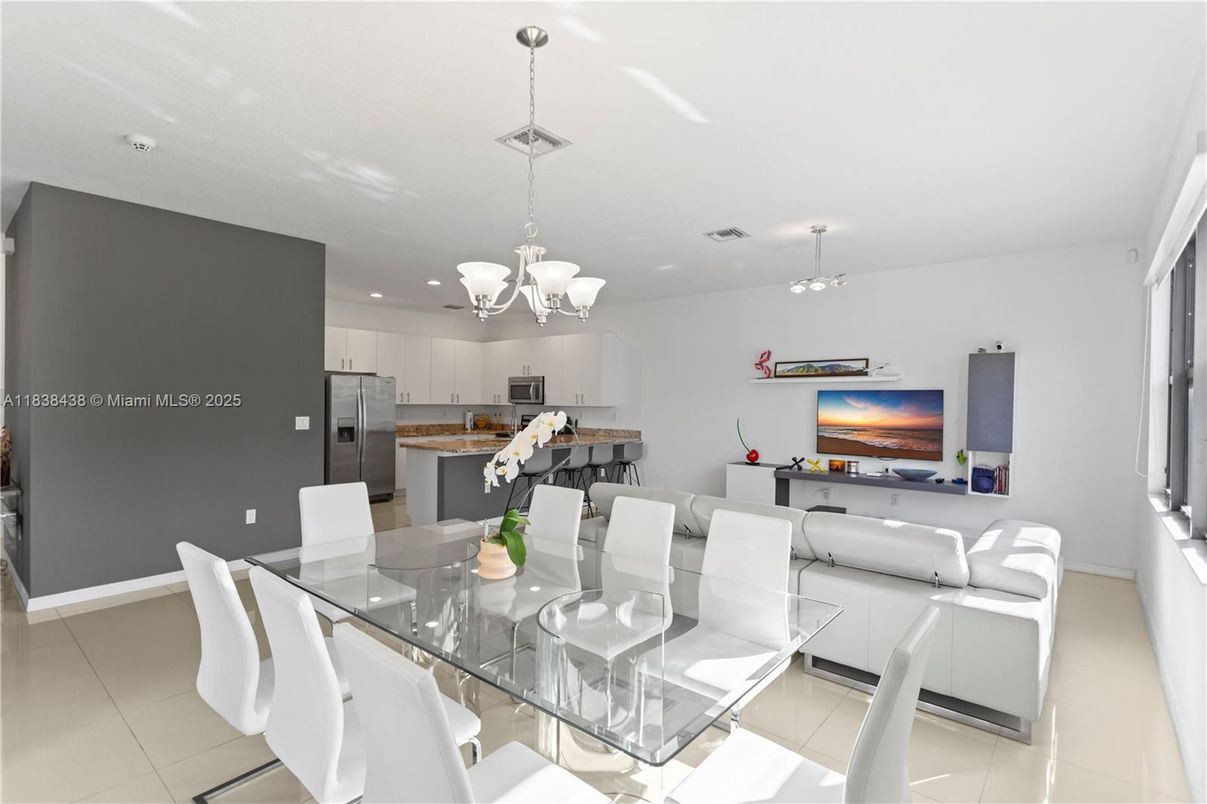 Chandelier, Dining room, Interior, Kitchen, Living room, Pendant Lights, Recessed Lighting