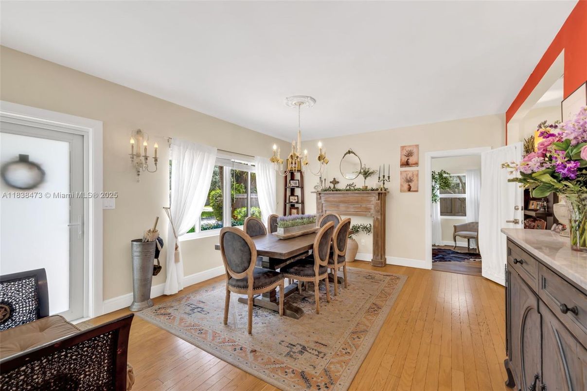 Chandelier, Dining room, Fireplace, Interior, Pendant Lights, Wood Texture Flooring