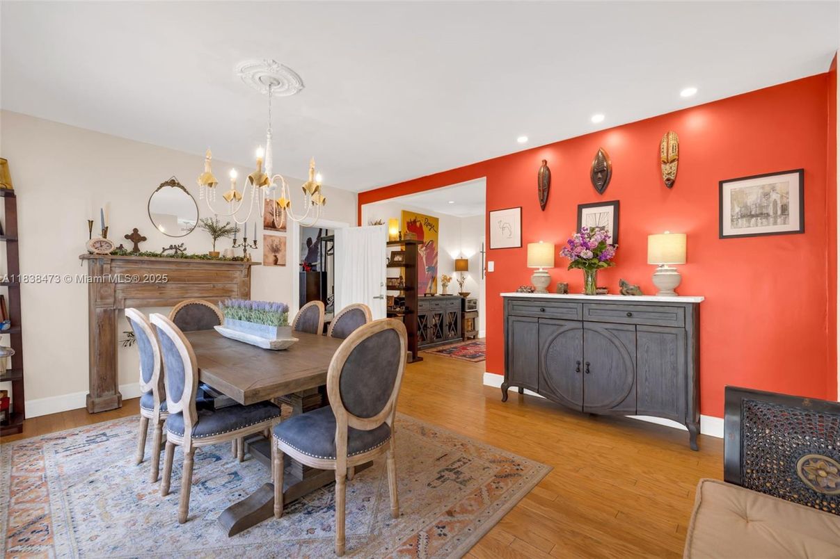 Chandelier, Dining room, Interior, Recessed Lighting, Wood Texture Flooring