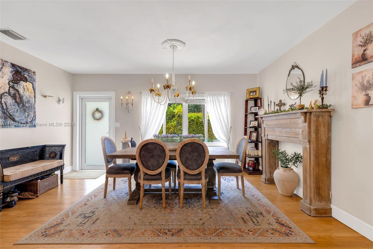 Chandelier, Dining room, Fireplace, Interior, Wood Texture Flooring