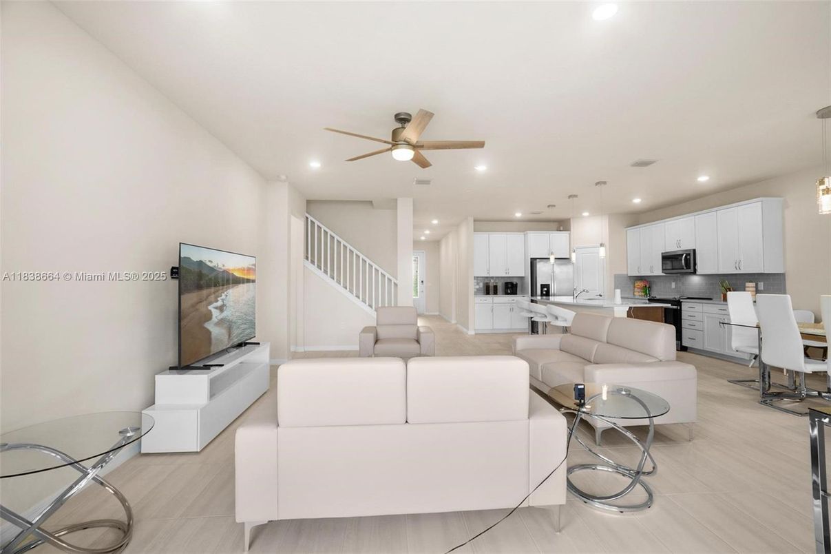 Dining room, Interior, Kitchen, Living room, Pendant Lights, Recessed Lighting, Stainless Steel Appliances