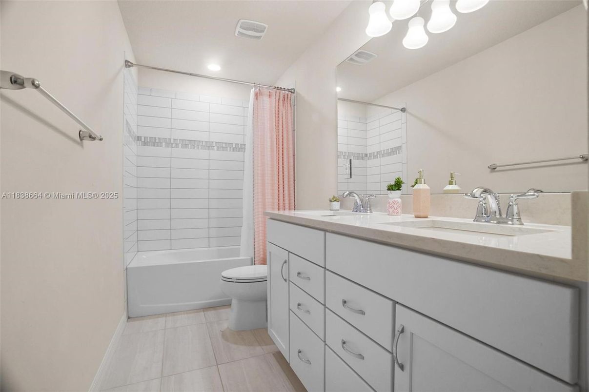 Bathroom, Dual Sink Vanities, Interior, Recessed Lighting