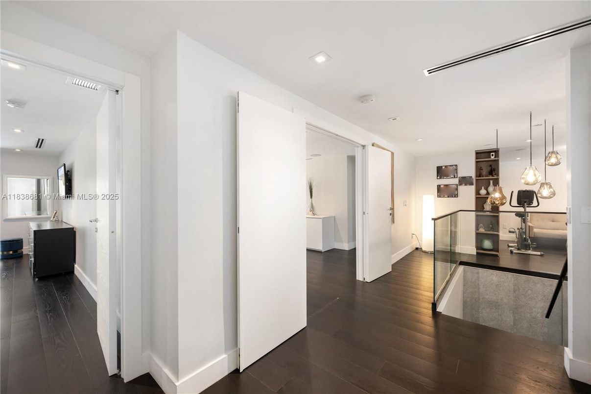 Interior, Pendant Lights, Recessed Lighting, Wood Texture Flooring